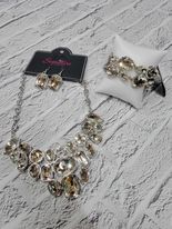 Load image into Gallery viewer, Paparazzi < The Tasha > 2022 Zi Collection Necklace