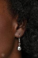 Load image into Gallery viewer, PAPARAZZI Lady In Waiting 1043