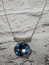 Load image into Gallery viewer, PAPARAZZI SILVER BLUE GEM NECKLACE
