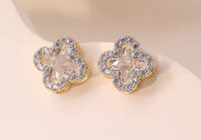 Load image into Gallery viewer, VCA dupe - clover stud jewel earrings
