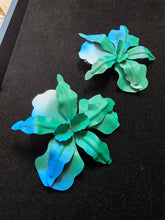Load image into Gallery viewer, Blue / Green metal flowers
