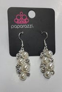 PAPARAZZI Fond of Baubles - White