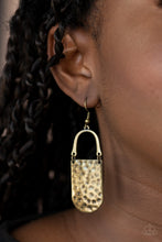 Load image into Gallery viewer, PAPARAZZI Resort Relic - Brass 542
