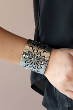 Load image into Gallery viewer, PAPARAZZI Get Your Bloom On - Black 717
