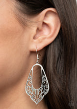 Load image into Gallery viewer, PAPARAZZI Grapevine Glamour - Silver 235
