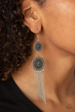 Load image into Gallery viewer, PAPARAZZI Medallion Mecca - Silver 472
