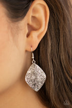 Load image into Gallery viewer, PAPARAZZI Flauntable Florals - Silver 724
