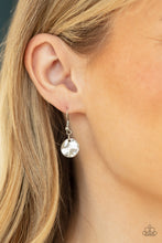 Load image into Gallery viewer, PAPARAZZI GLISTEN Closely - Silver
