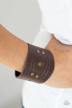 Load image into Gallery viewer, PAPARAZZI Orange County - Brass/Leather Bracelet
