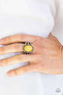 PAPARAZZI FLOWERING DUNES - YELLOW CRACKED STONE SILVER RING